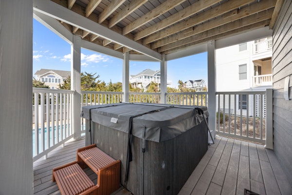 House with AC, fireplace, & private hot tub