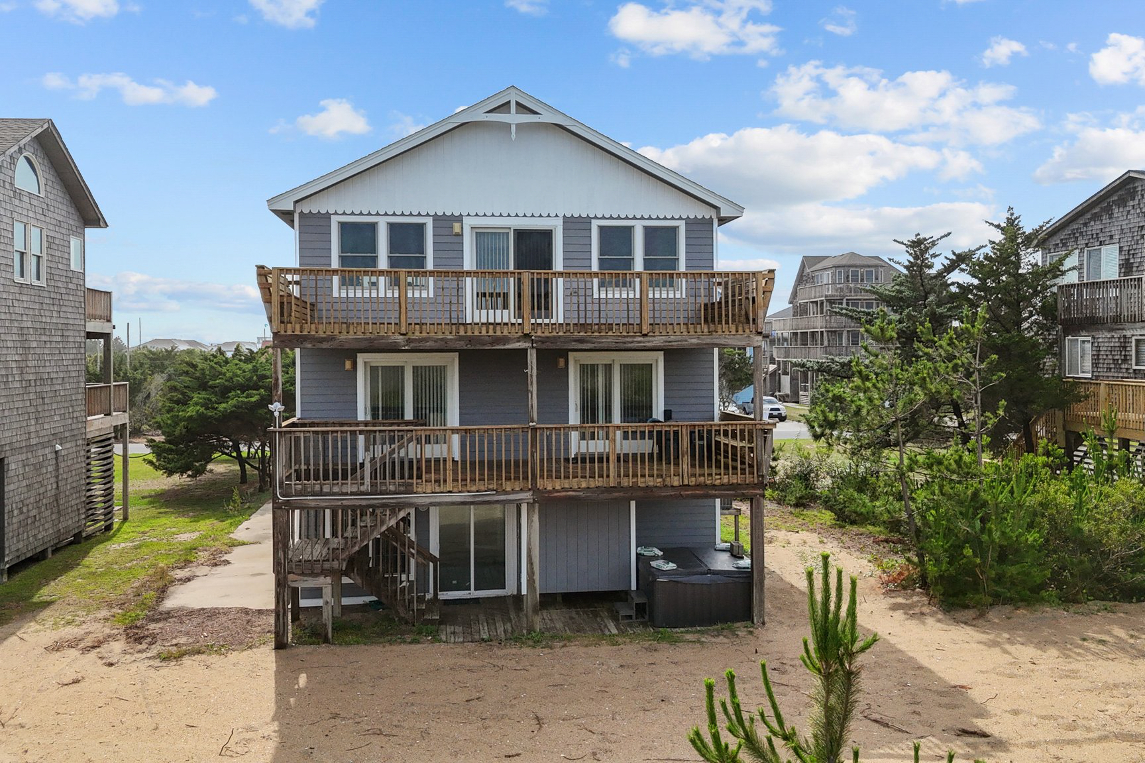 Dream Oceanfront Getaway with Private Hot Tub, Full Kitchen, and WIFI | 5BR