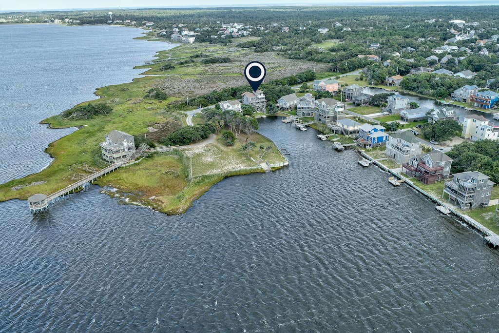 Waterfront House w/ Private Hot Tub, Washer/Dryer, Shared Pool, Central AC, WiFi