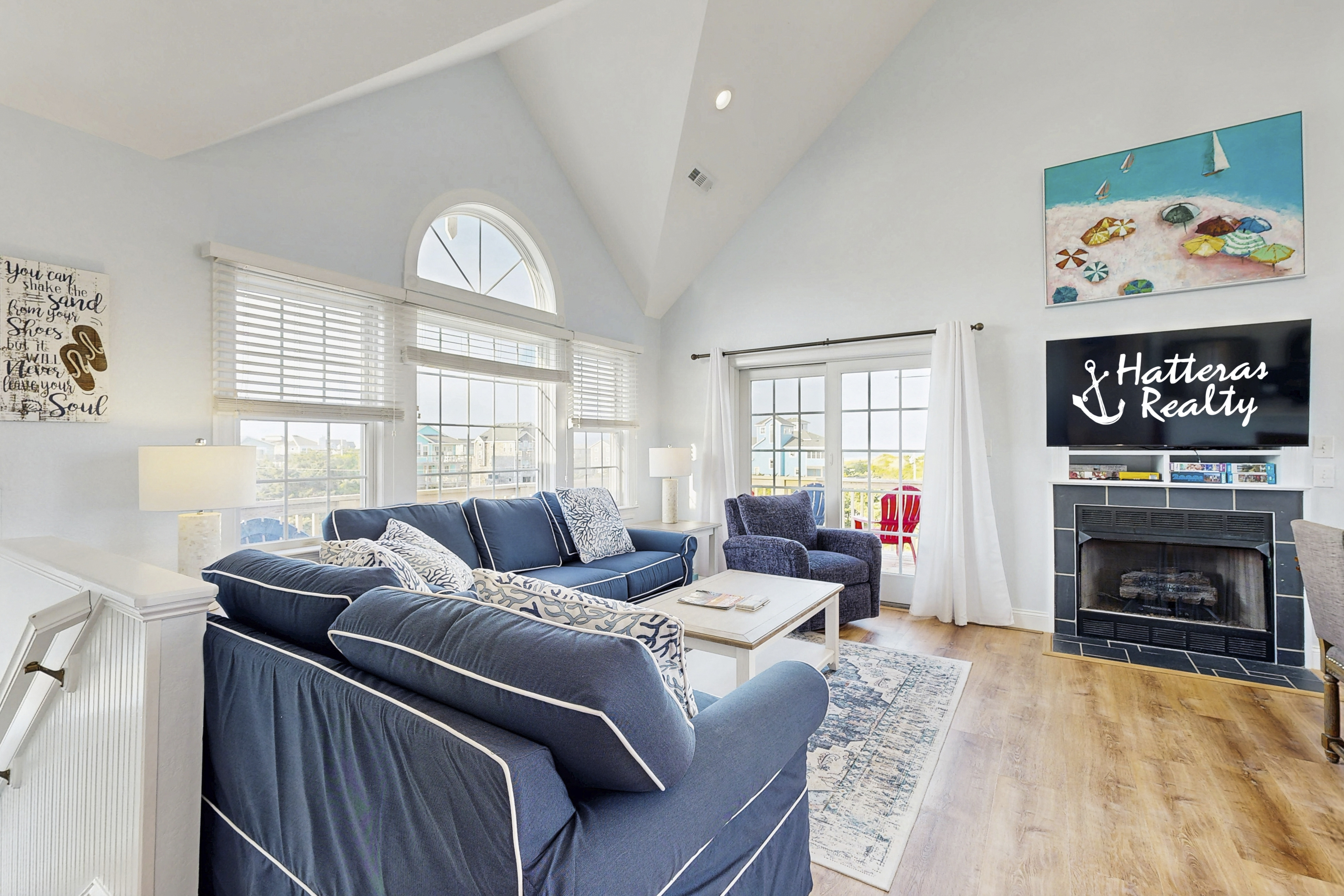 Sea Breeze: Dog-friendly, ocean views, private pool, hot tub, & fireplace