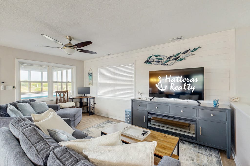 See-Shore 451: Beachfront w/private hot tub