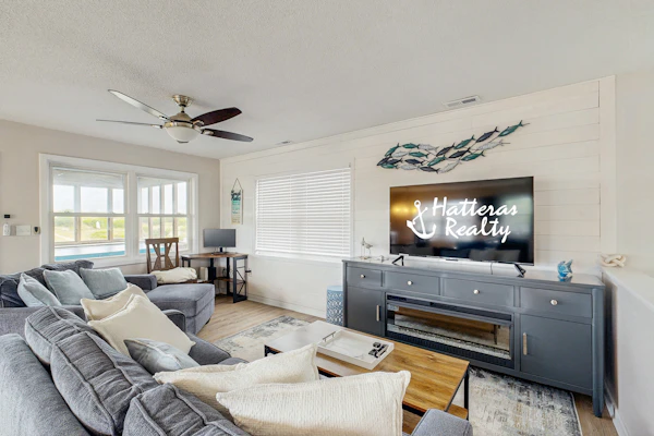 See-Shore 451: Beachfront w/private hot tub