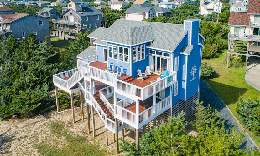 Gail's Force 330: ocean-view, outdoor pool