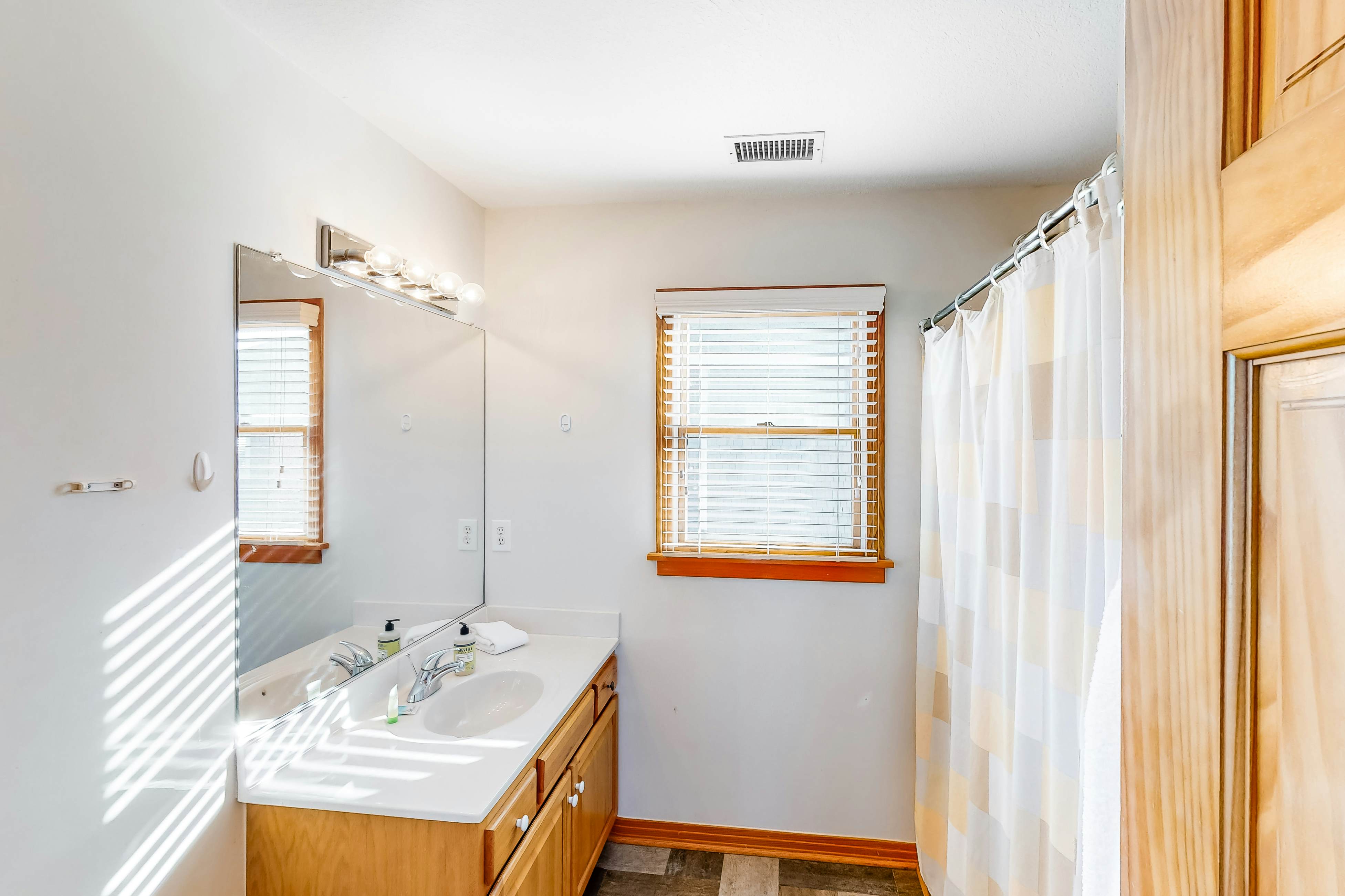 AVIC15 Island Thunder  #15-I