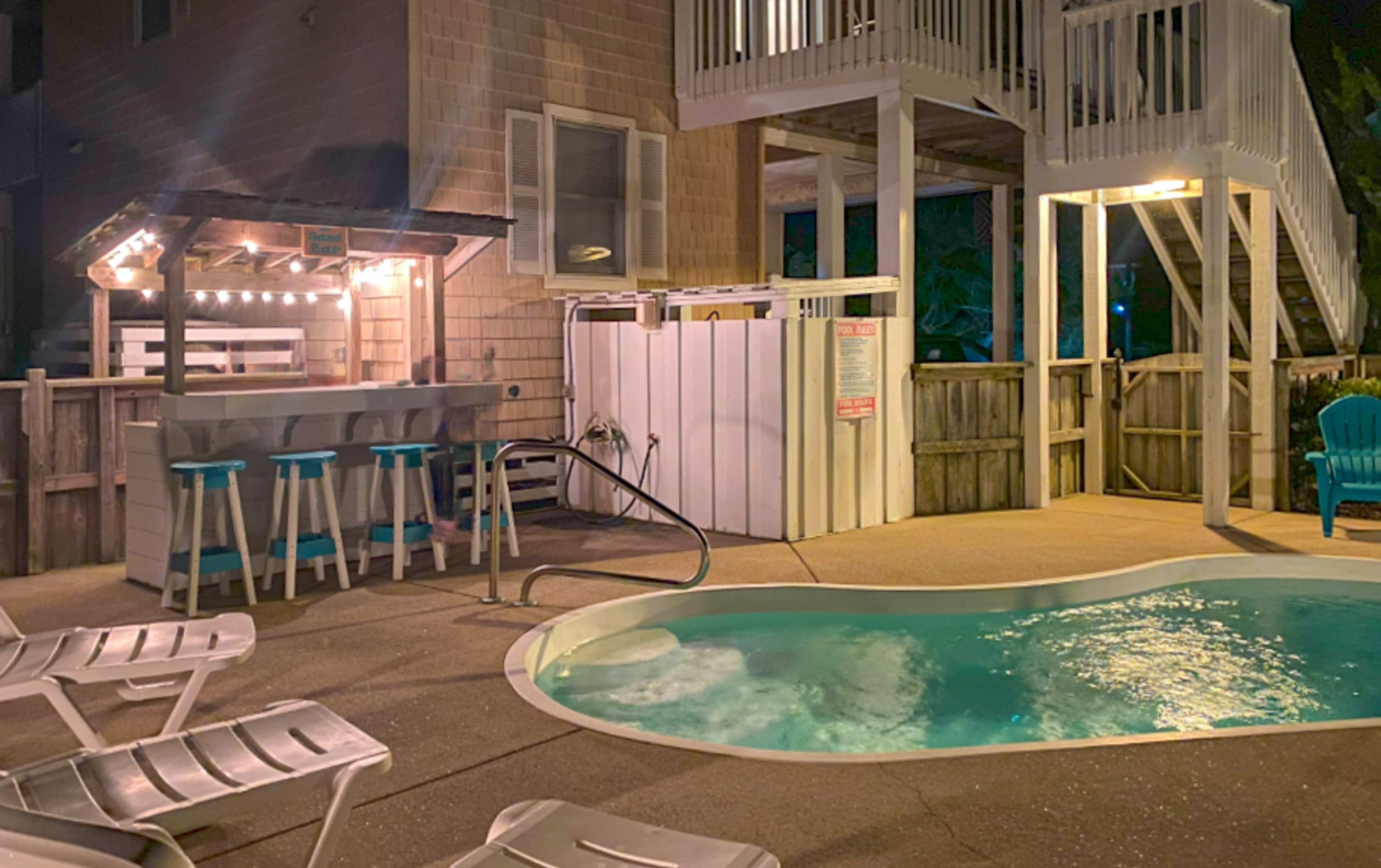 Bright, beautiful house near the sound & ocean with private pool & hot tub