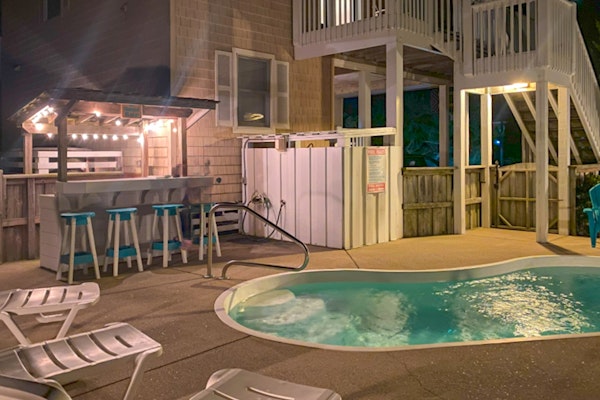 Bright, beautiful house near the sound & ocean with private pool & hot tub