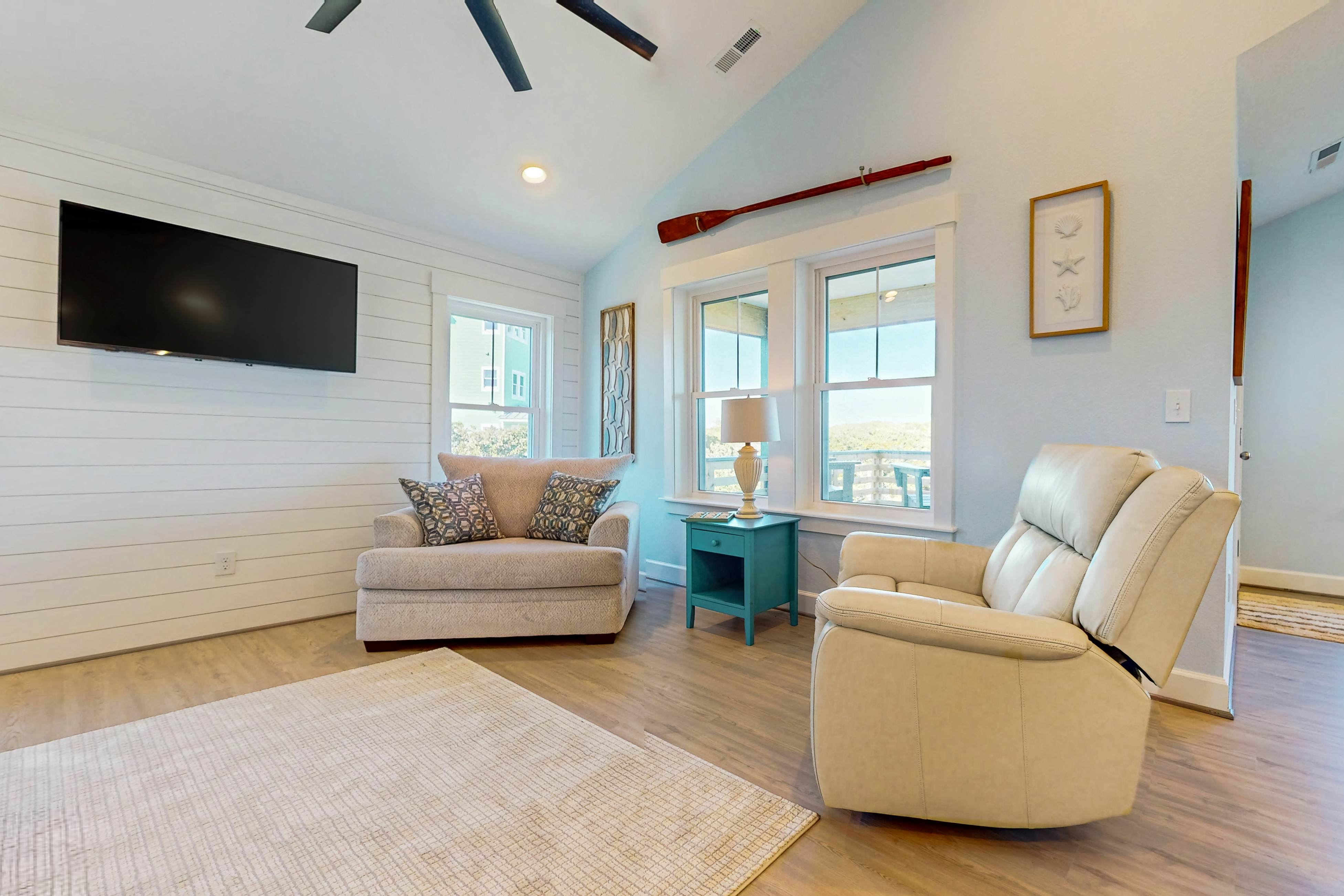 AVKS1125A The Green Turtle  - Upstairs