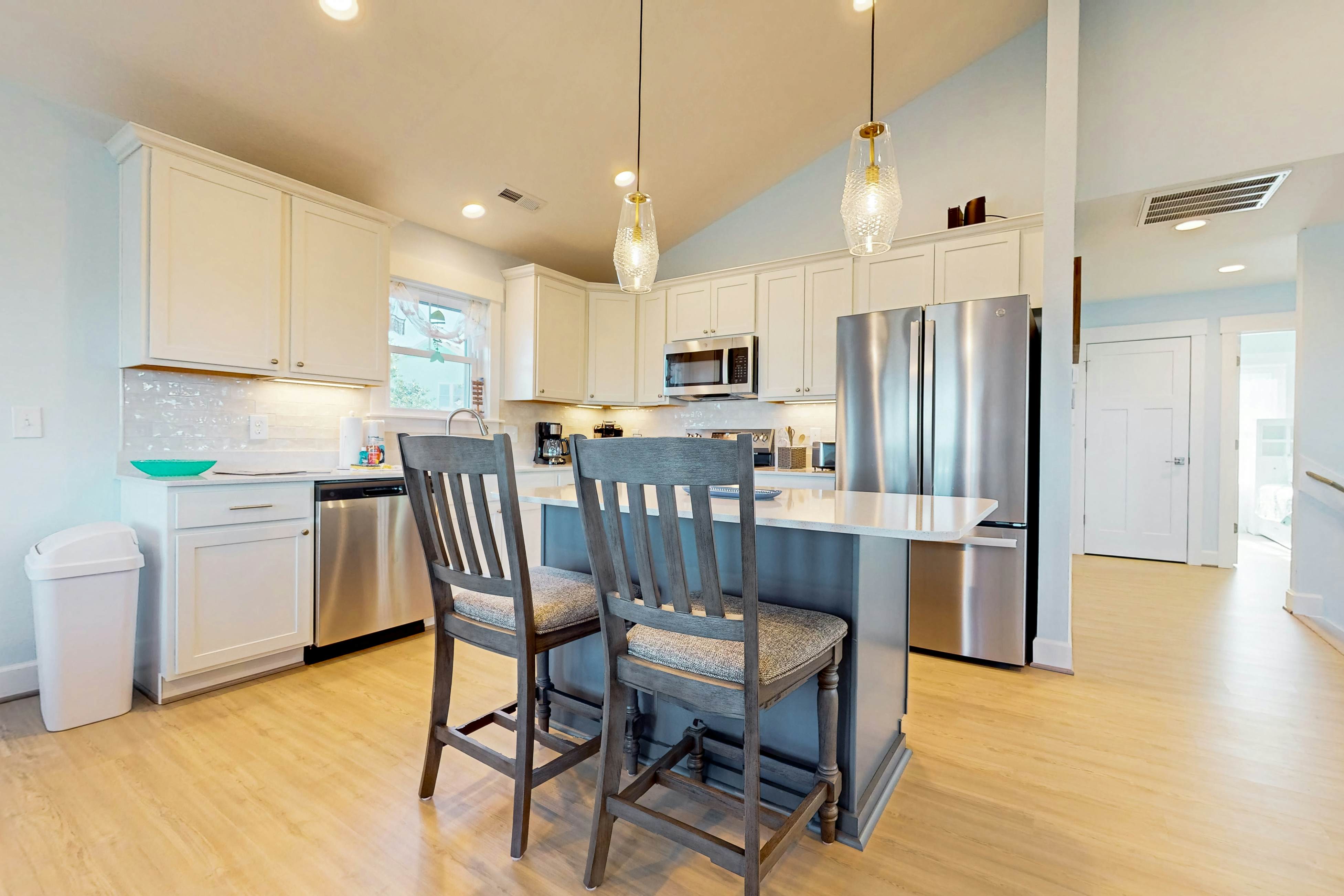 AVKS1125A The Green Turtle  - Upstairs