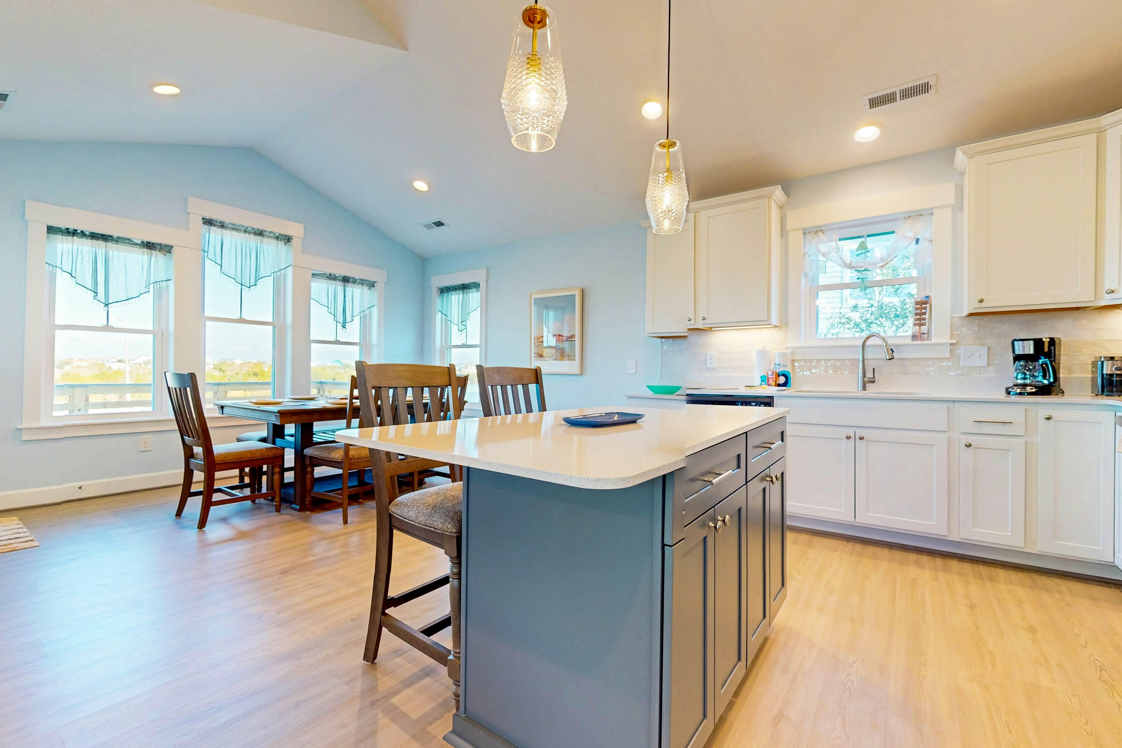 AVKS1125A The Green Turtle  - Upstairs