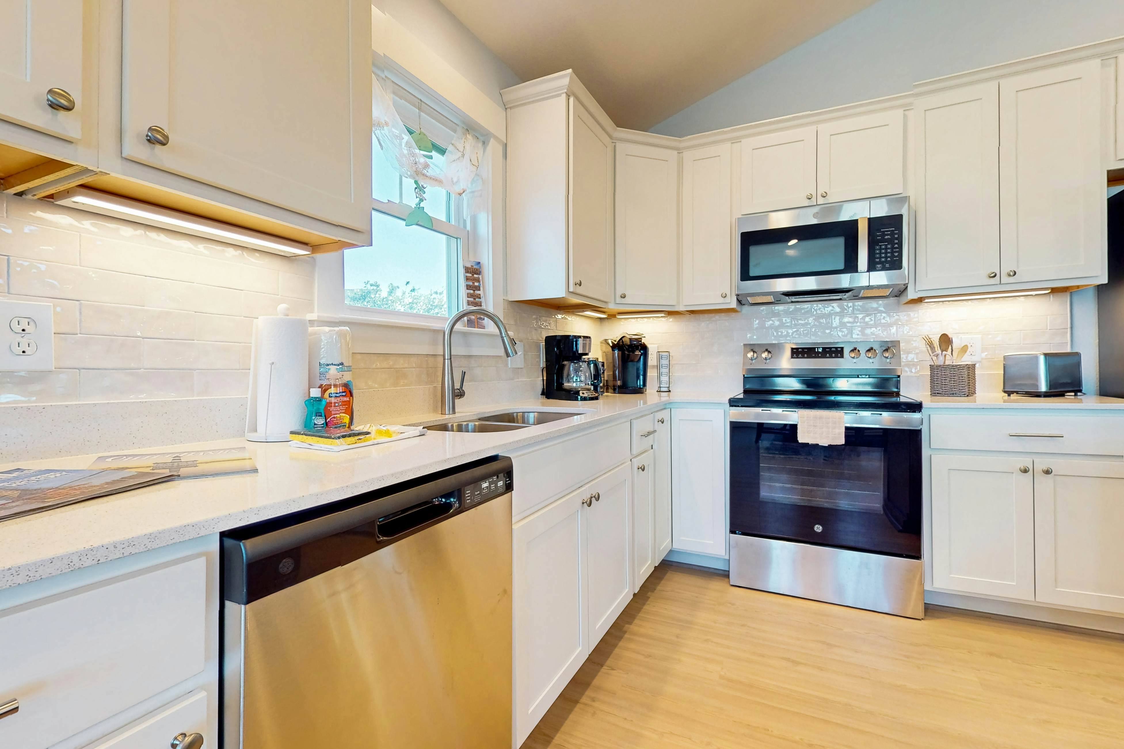 AVKS1125A The Green Turtle  - Upstairs