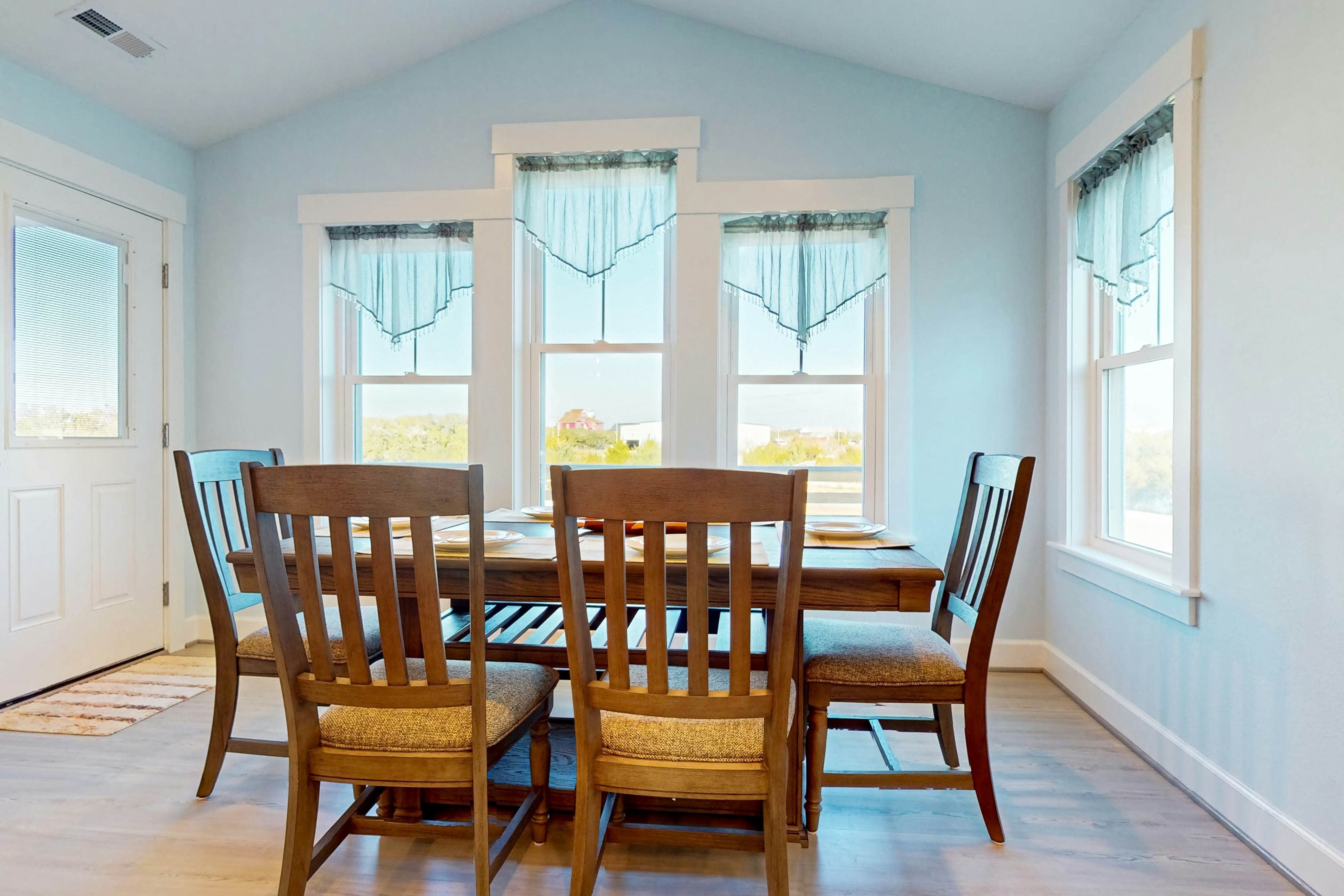 AVKS1125A The Green Turtle  - Upstairs