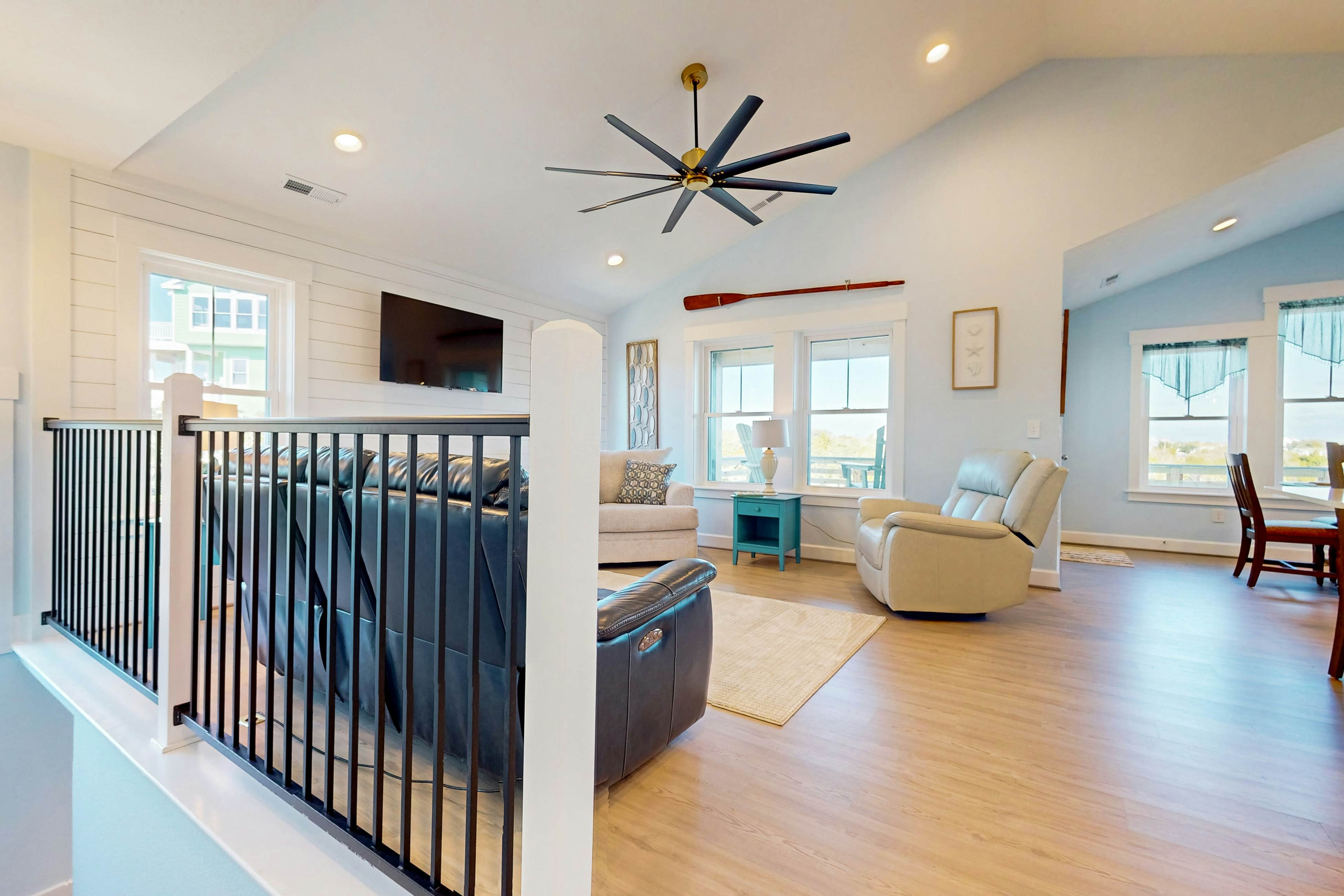 AVKS1125A The Green Turtle  - Upstairs