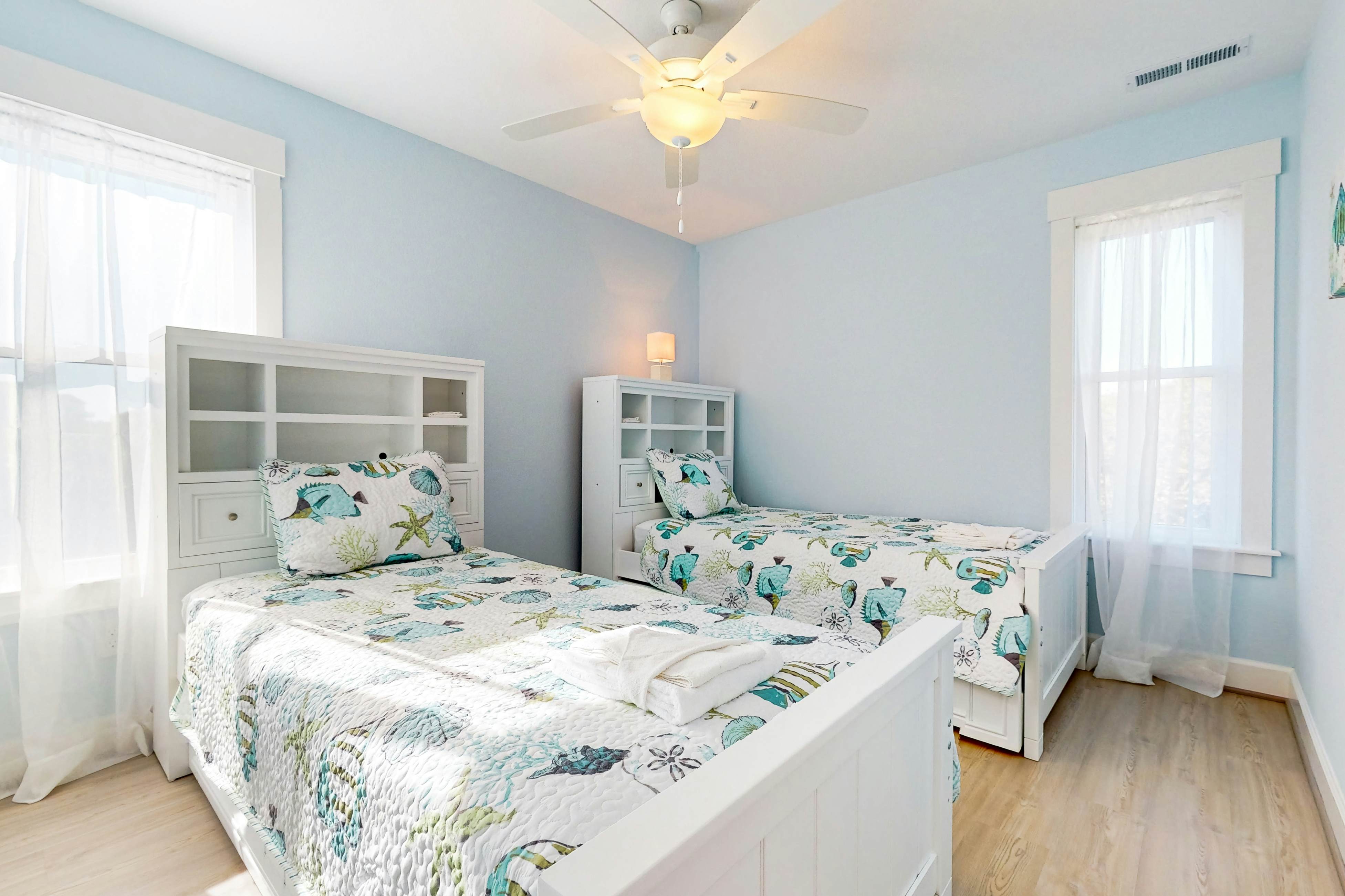 AVKS1125A The Green Turtle  - Upstairs