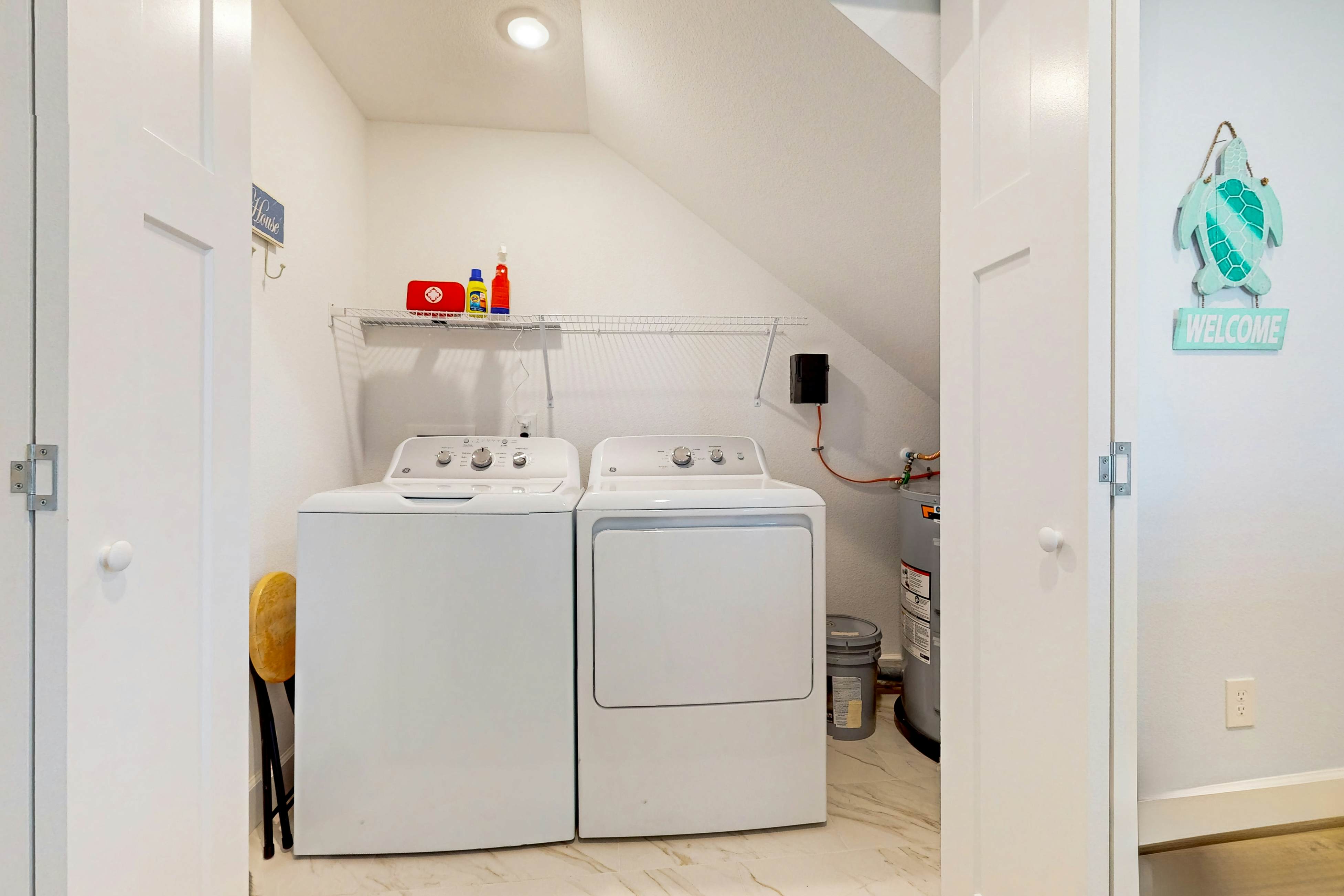 AVKS1125A The Green Turtle  - Upstairs