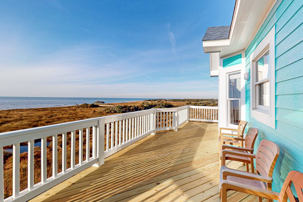 Sound front home with amazing views, private pool, hot tub, theater & rec room