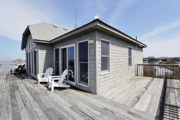 Waterfront home with private hot tub, sound view, shared pool, WiFi