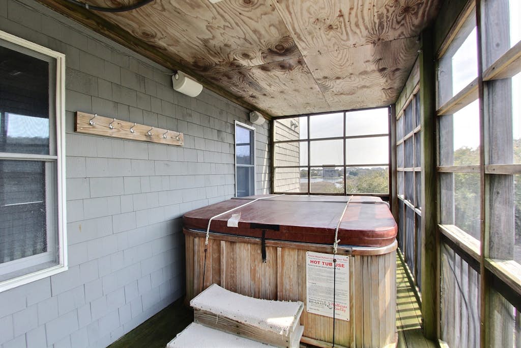 Waterfront home with private hot tub, sound view, shared pool, WiFi