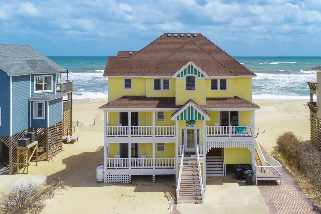 Coastal Charm 220: Oceanfront, private hot tub, dog-friendly