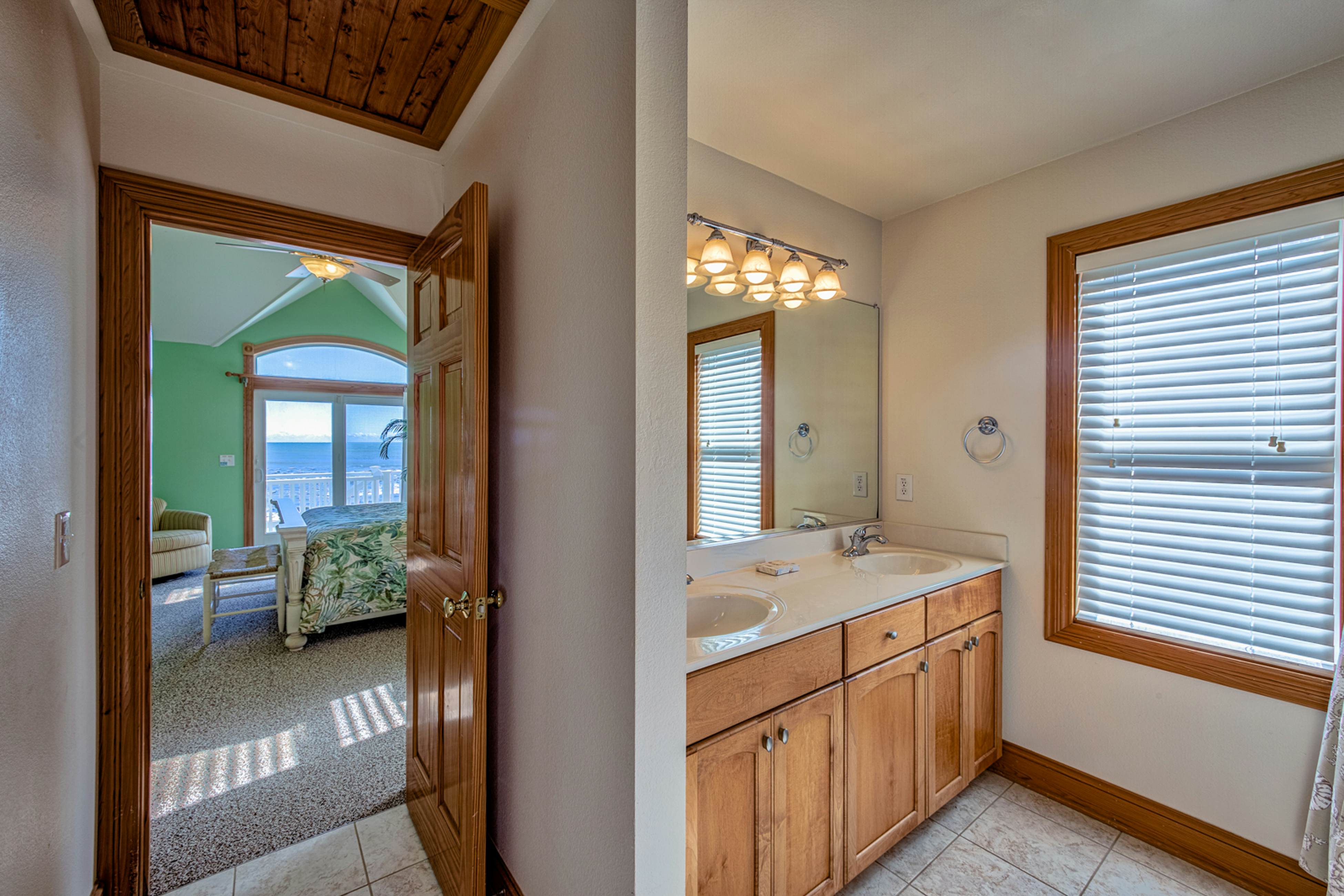 AV220 Coastal Charm 220