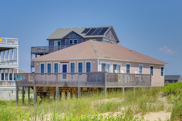 Oceanfront home with beach access, private hot tub & large deck - 2 dogs OK