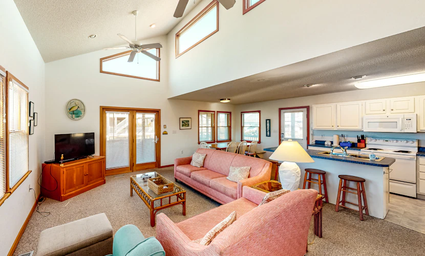 4 bedroom house w/ ocean view, private W/D, AC, WiFi