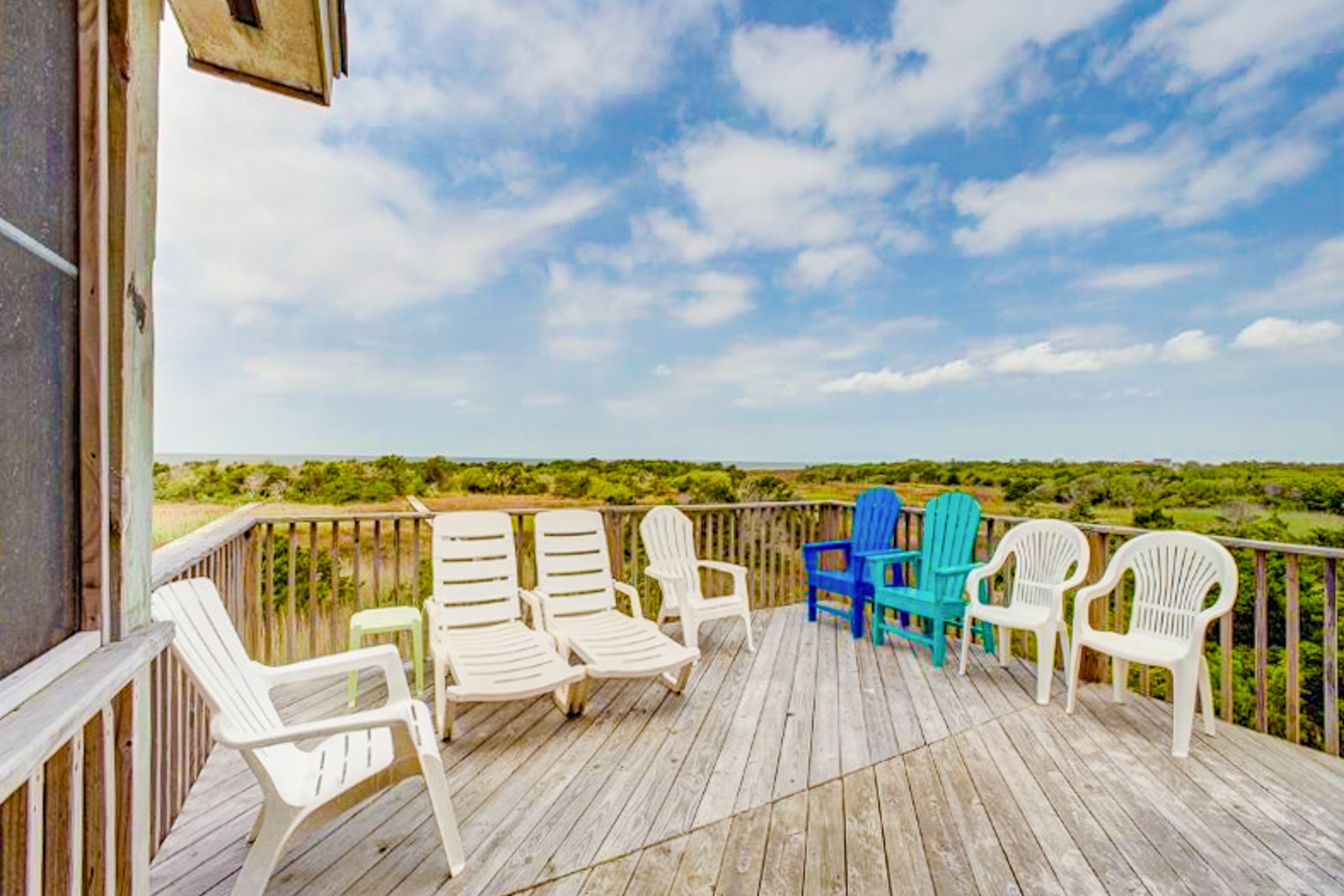 Soundfront home w/private hot tub, game room, fast WiFi, fish cleaning table