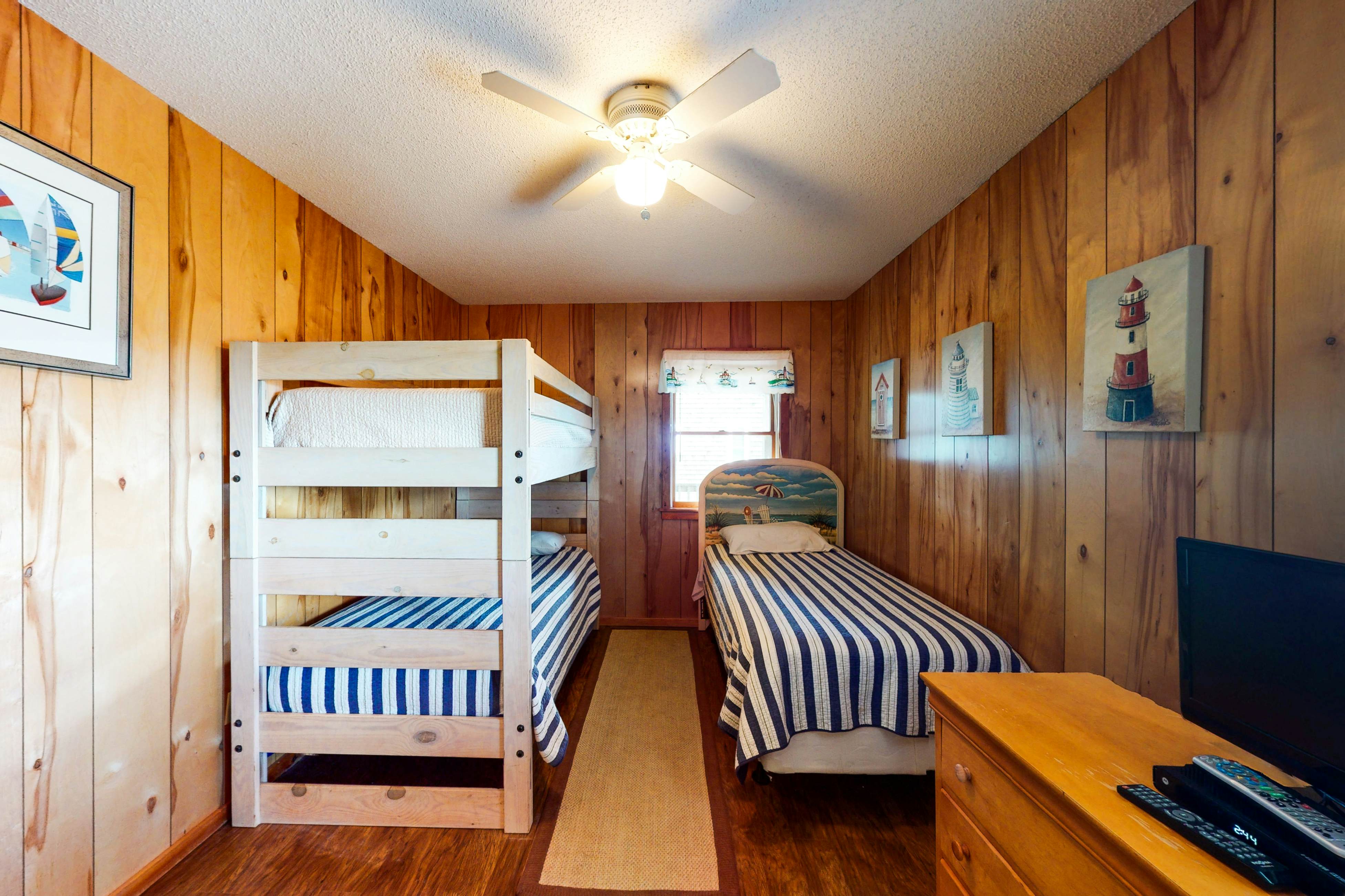 BXDPE73 Pirate's Light