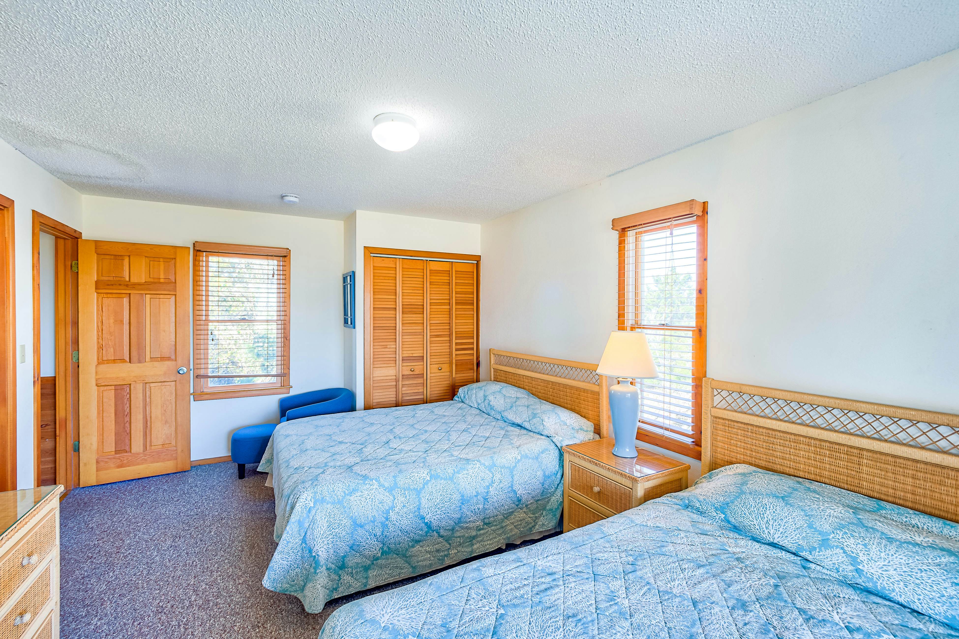 AV127 Pelican Perch 127