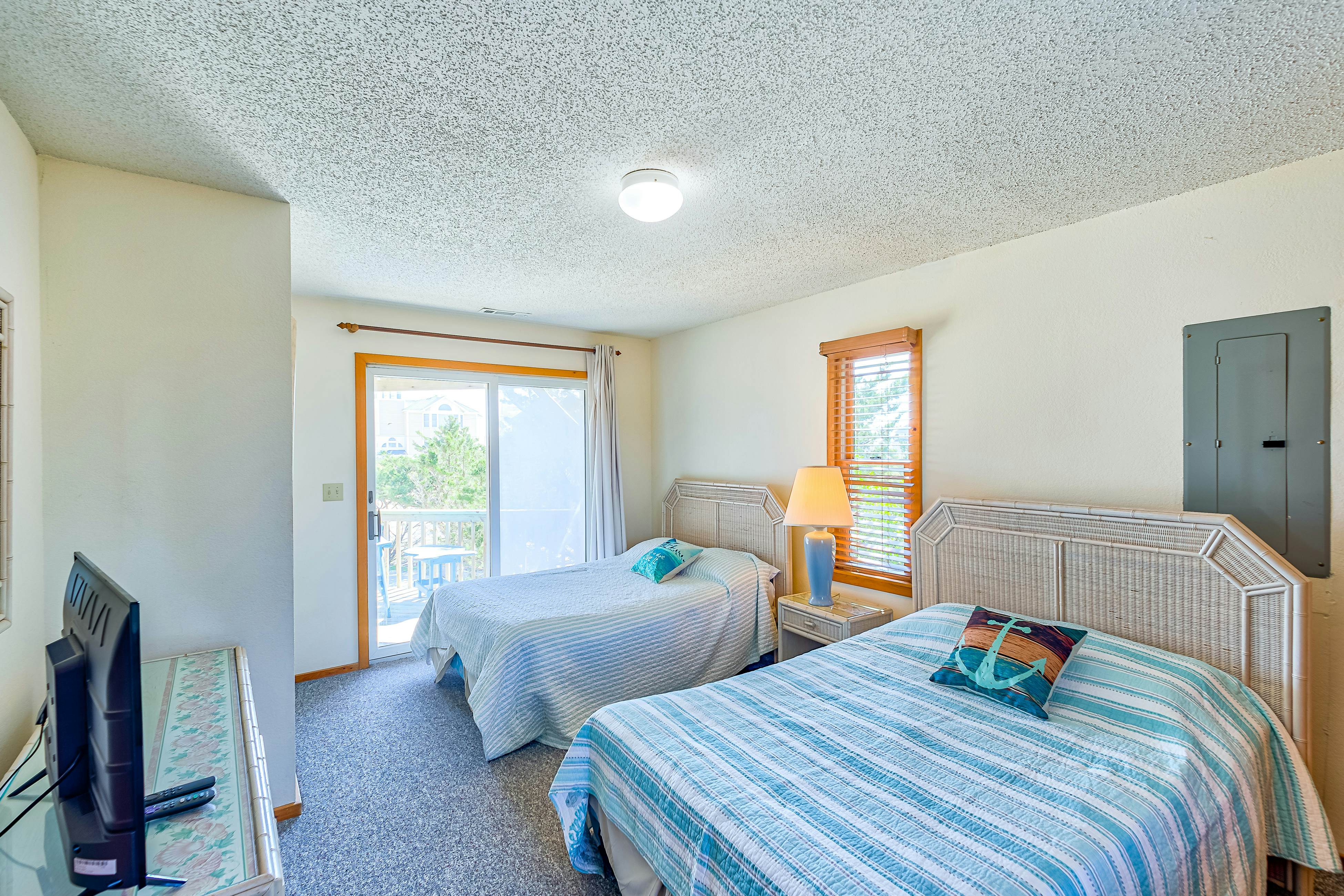 AV127 Pelican Perch 127