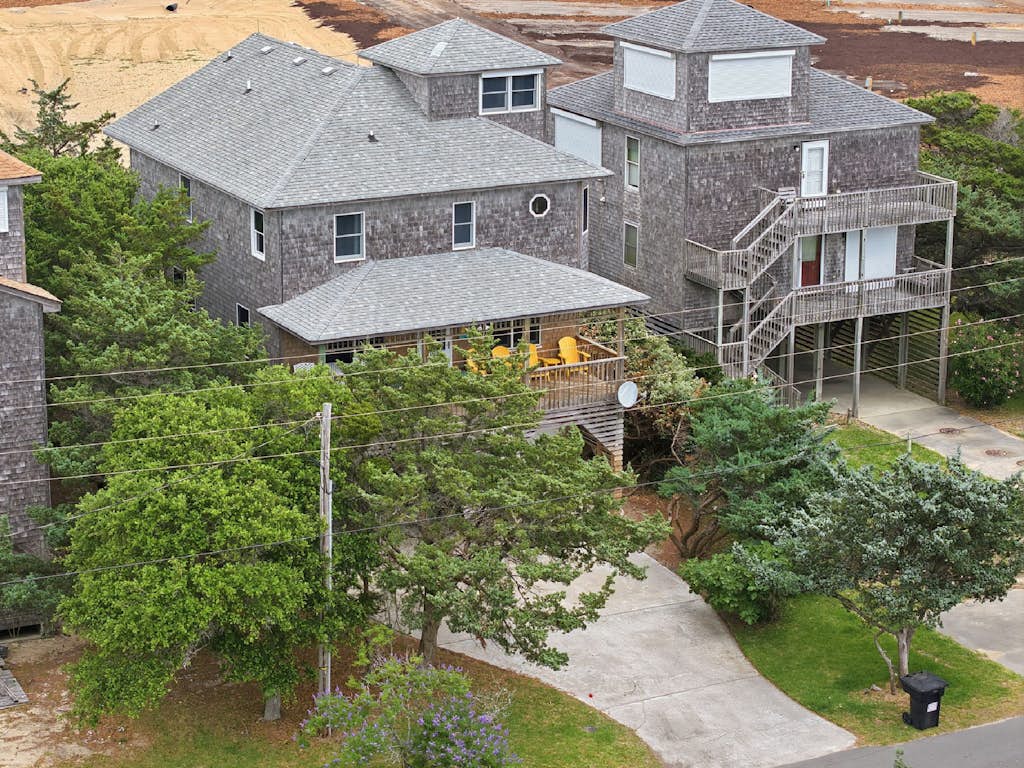 Dog-friendly house short walk from beach with pool table & WiFi