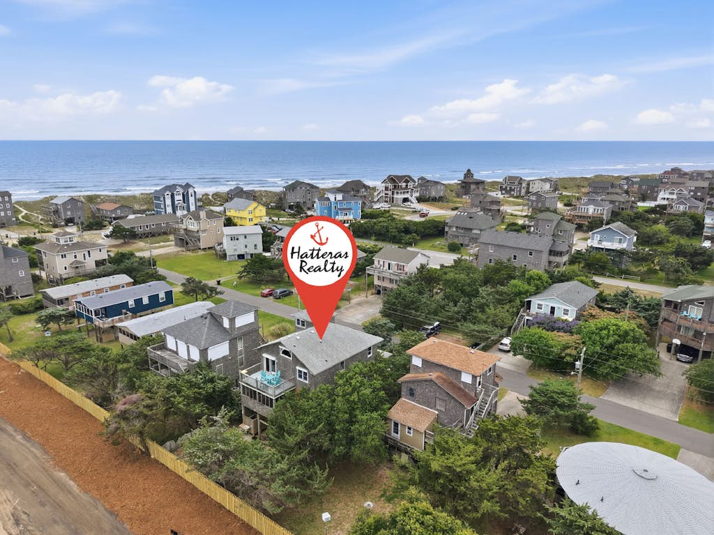 Dog-friendly house short walk from beach with pool table & WiFi