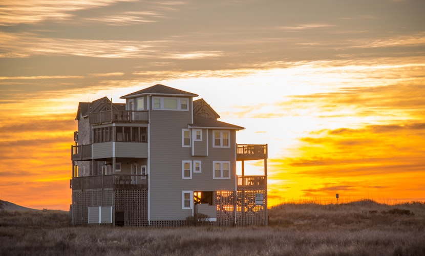 Luxury dog-friendly home w/ocean view, private hot tub, pool table, washer/dryer