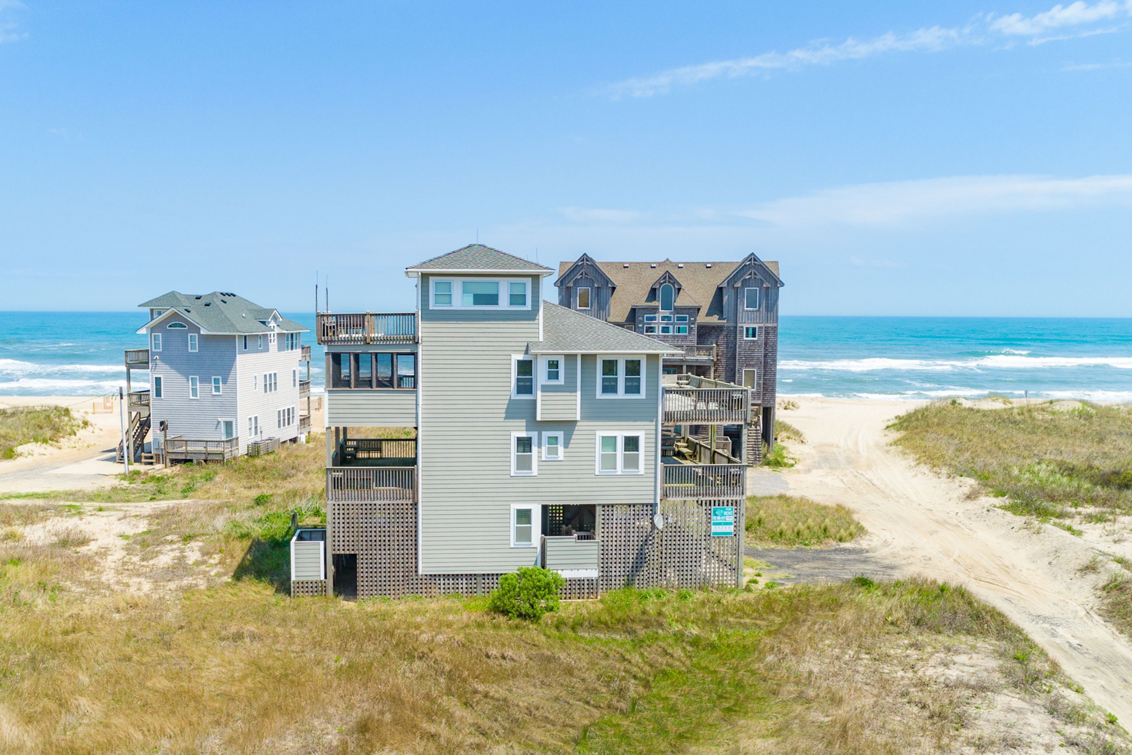 Luxury dog-friendly home w/ocean view, private hot tub, pool table, washer/dryer