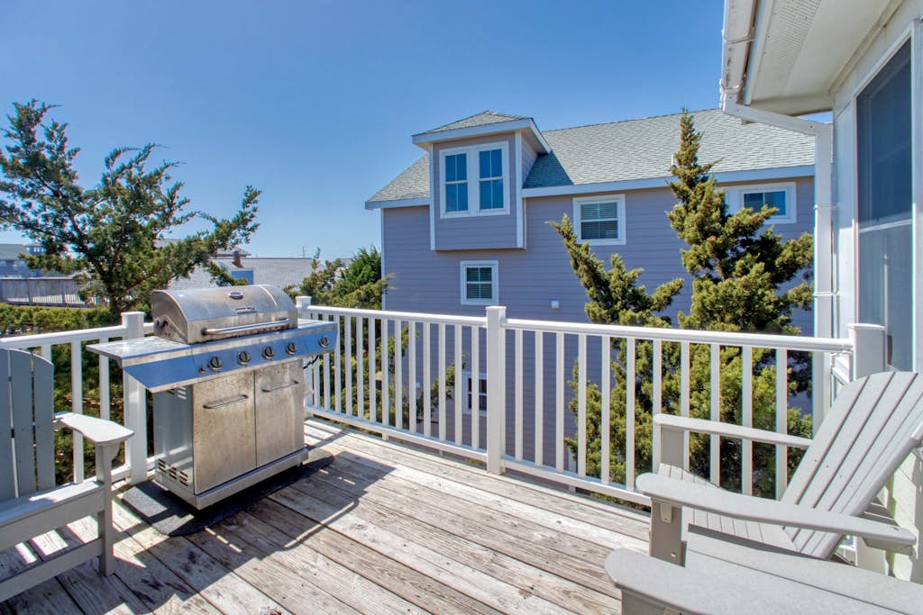 Sea Tower 113: Near beach with private hot tub & shared pool