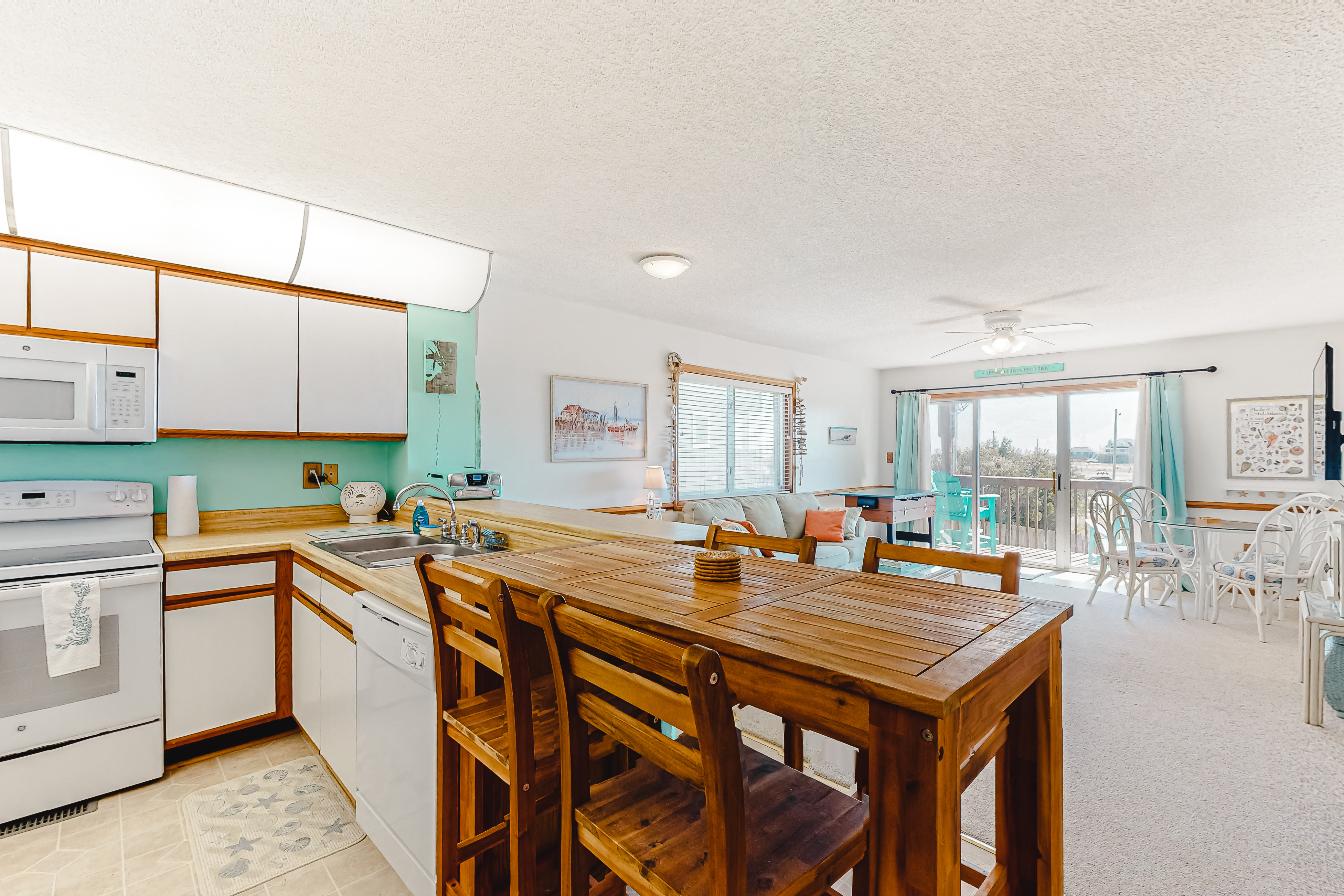 Fantastic condo close to sound and beach with WiFi, shared pool, & private W/D