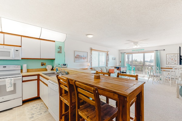 Fantastic condo close to sound and beach with WiFi, shared pool, & private W/D