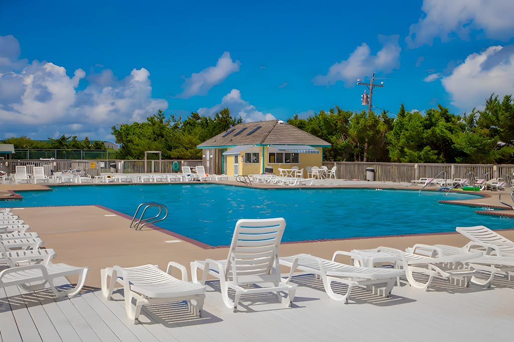 Beanie's Bungalow: Unique Octagon OBX Home, Steps to the Beach, Deck, Pool