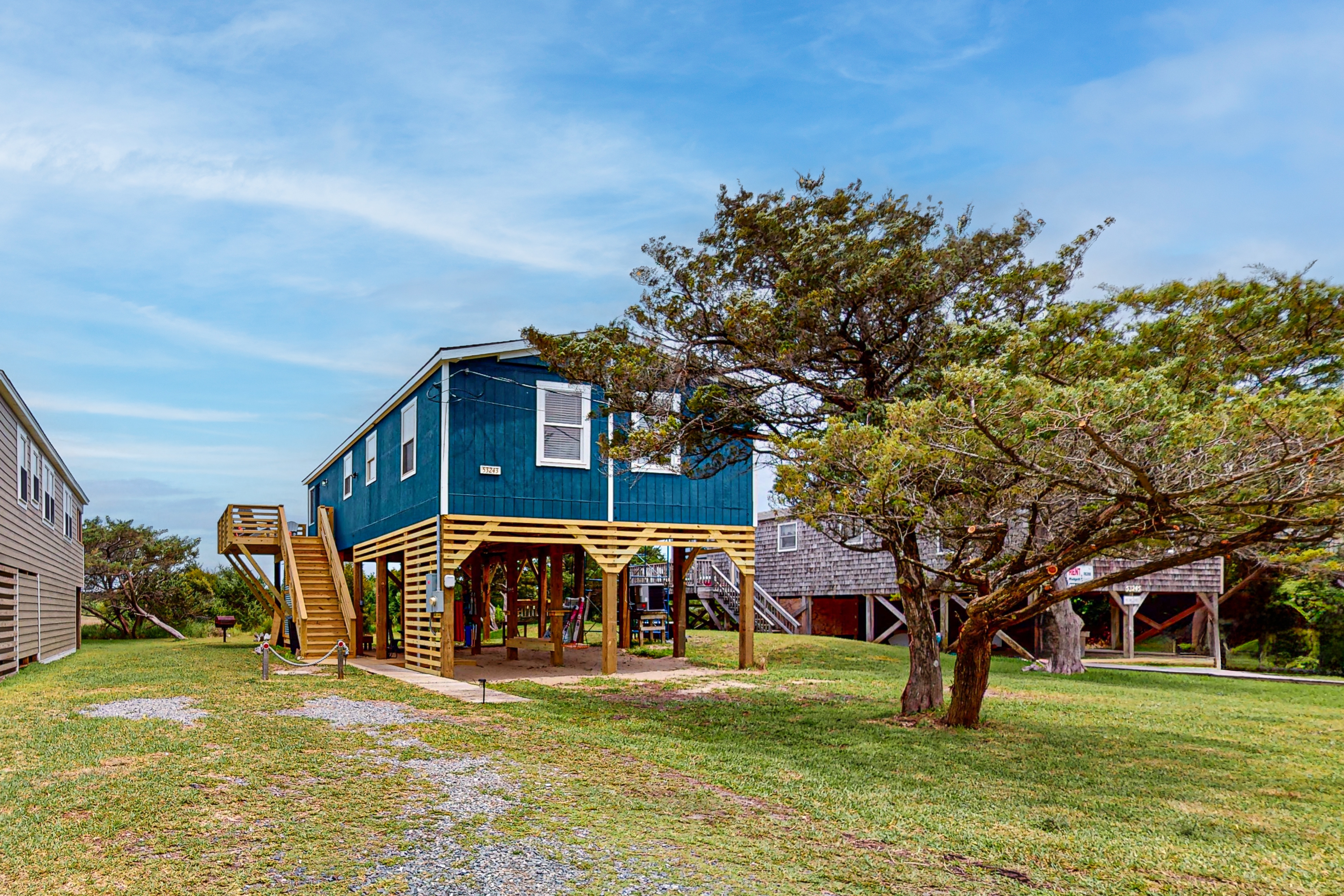 3 bedroom homes with Shared pool and short walk to the beach