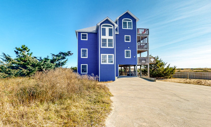 Oceanfront house w/private washer/dryer, hot tub, WiFi, central AC, & balcony
