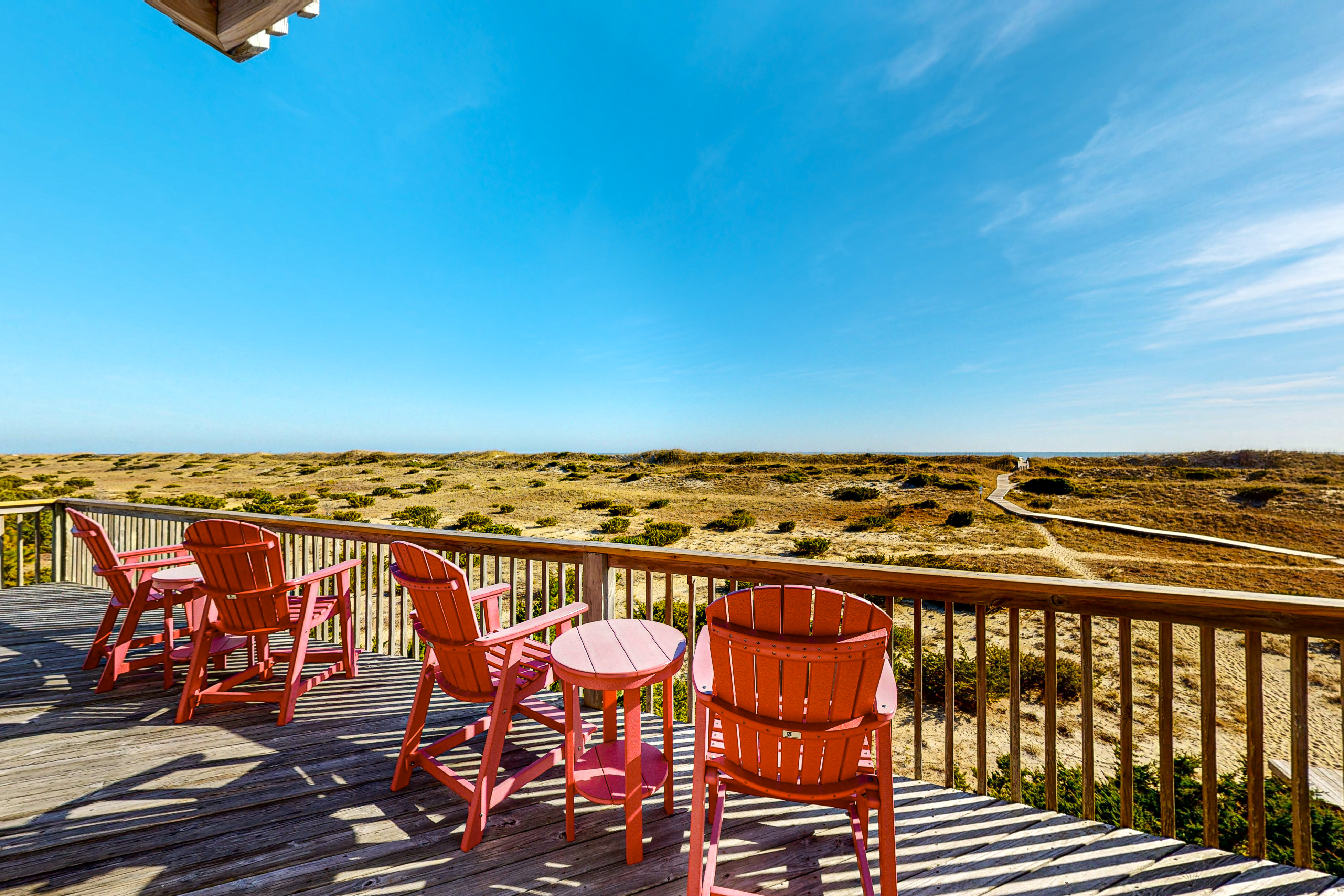 Oceanfront house w/private washer/dryer, hot tub, WiFi, central AC, & balcony