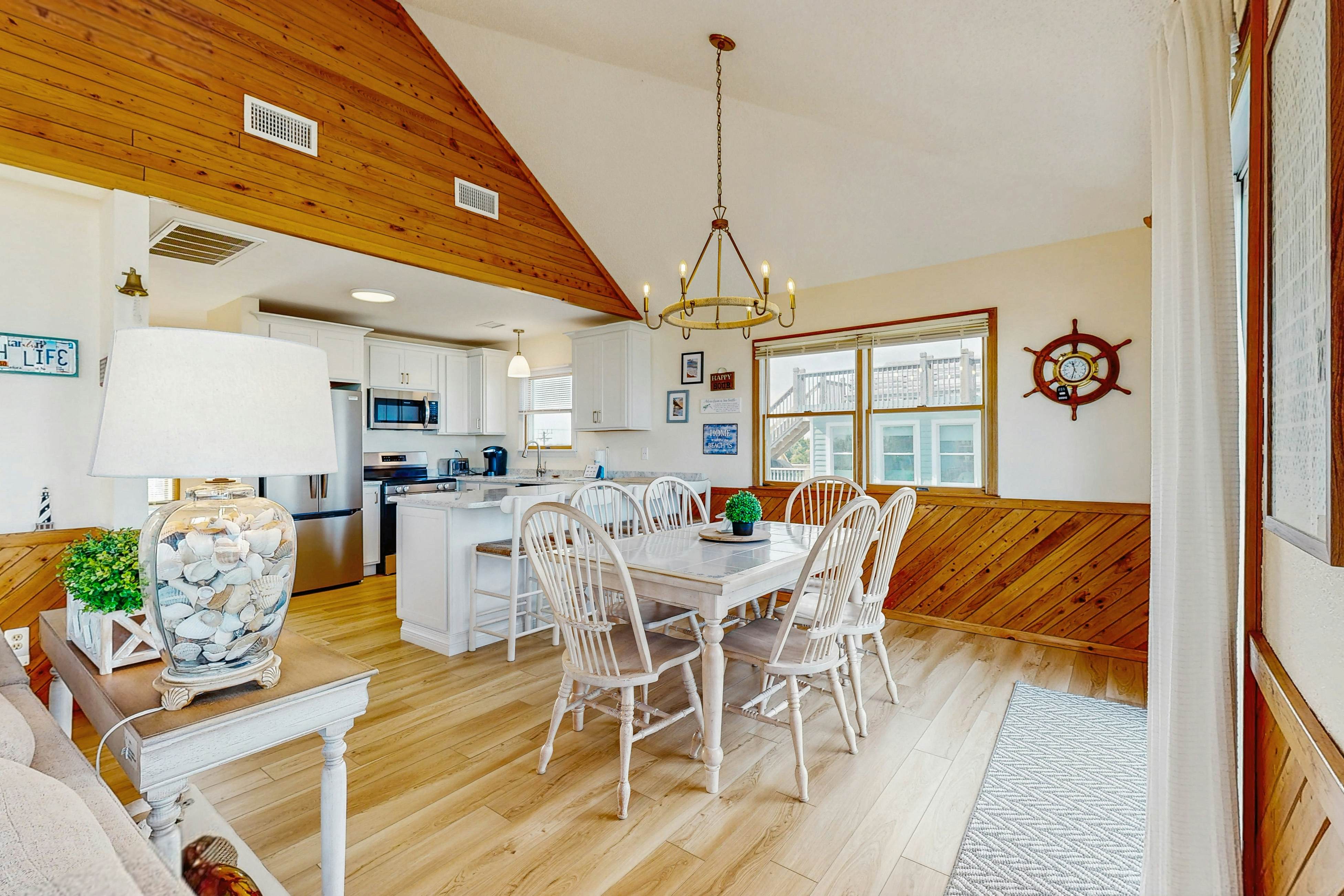 AV432 Happy Hour 432