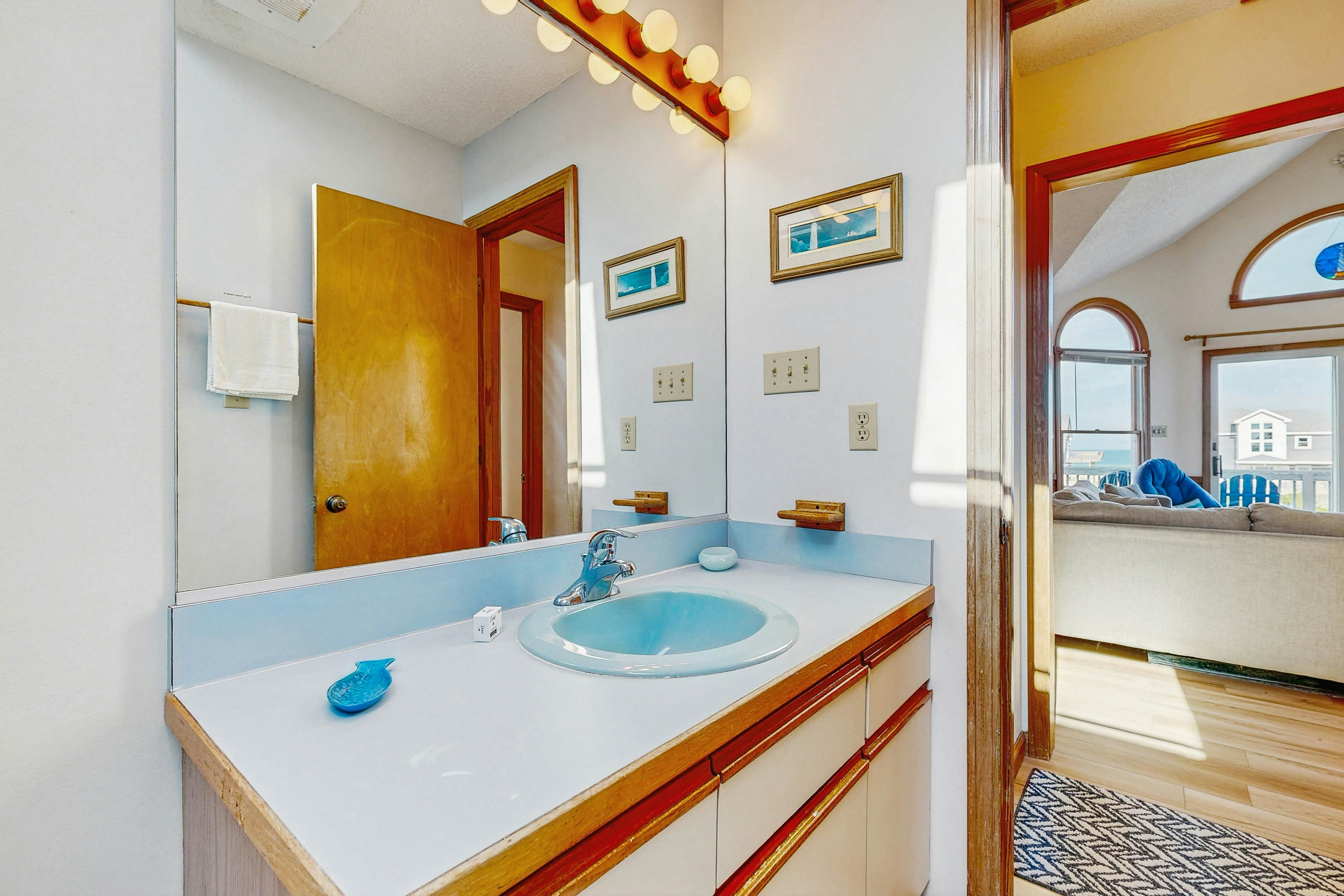 AV432 Happy Hour 432