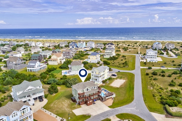 House with central AC, private Pool, washer/dryer, & pool table