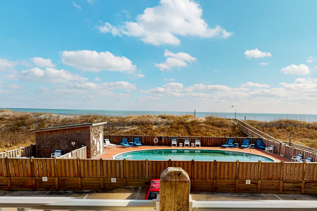 Oceanfront, dog-friendly condo with ocean view, central AC & WiFi