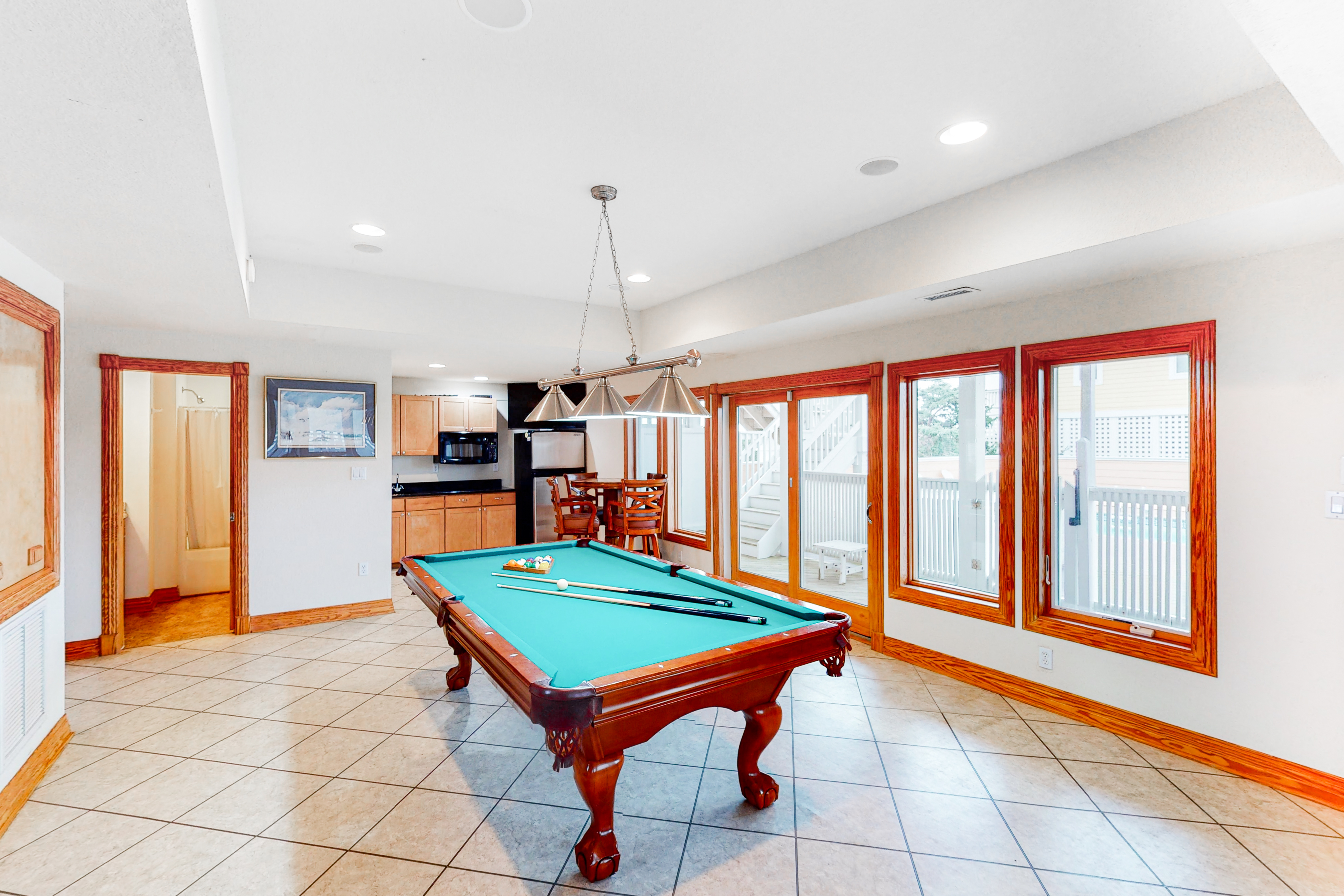 Dog-friendly house with tennis, private pool, hot tub, & fireplace
