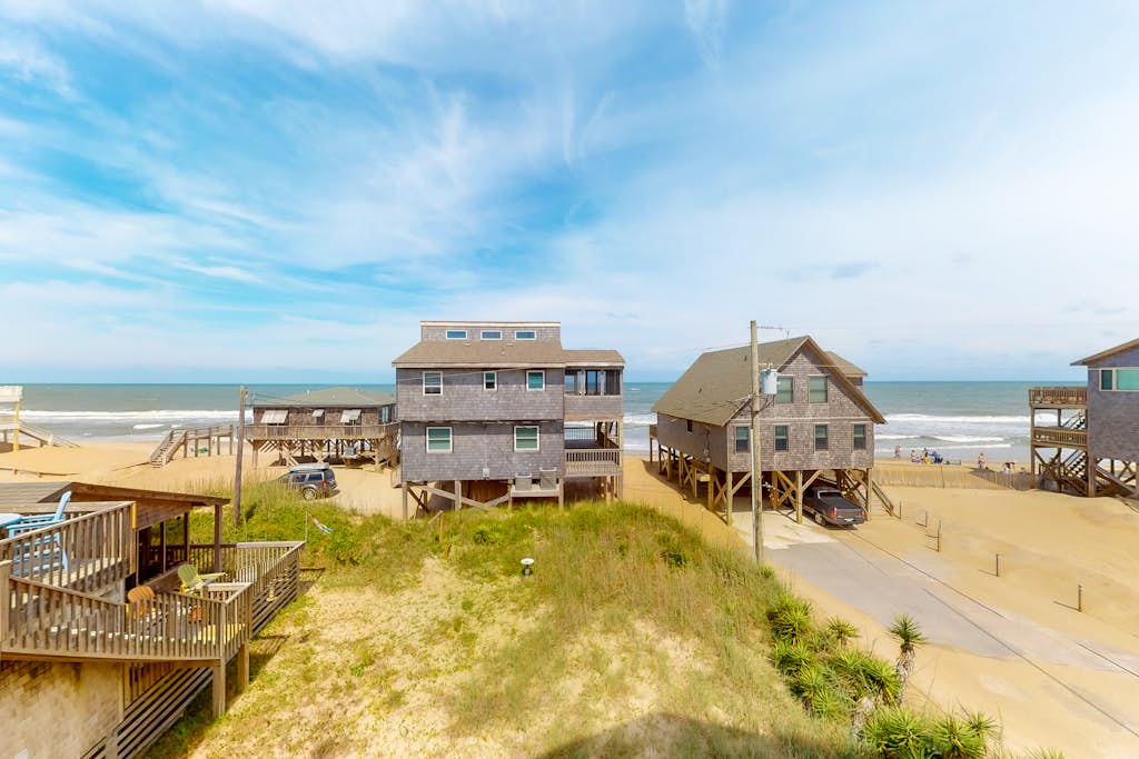 Oceanfront, Dog-Friendly House w/ Free WiFi, Shared Pool, Ocean View, Central AC