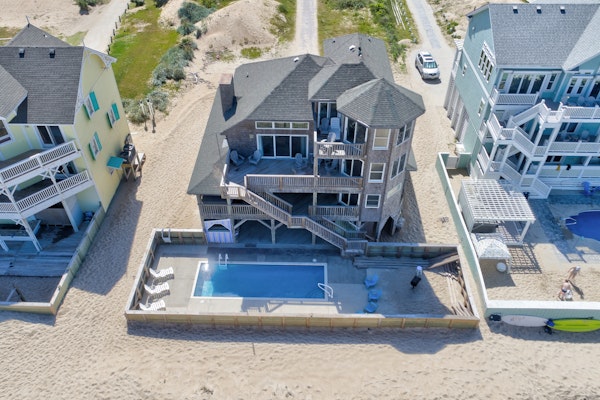 Expansive oceanfront home with private hot tub & pool, central AC, & W/D