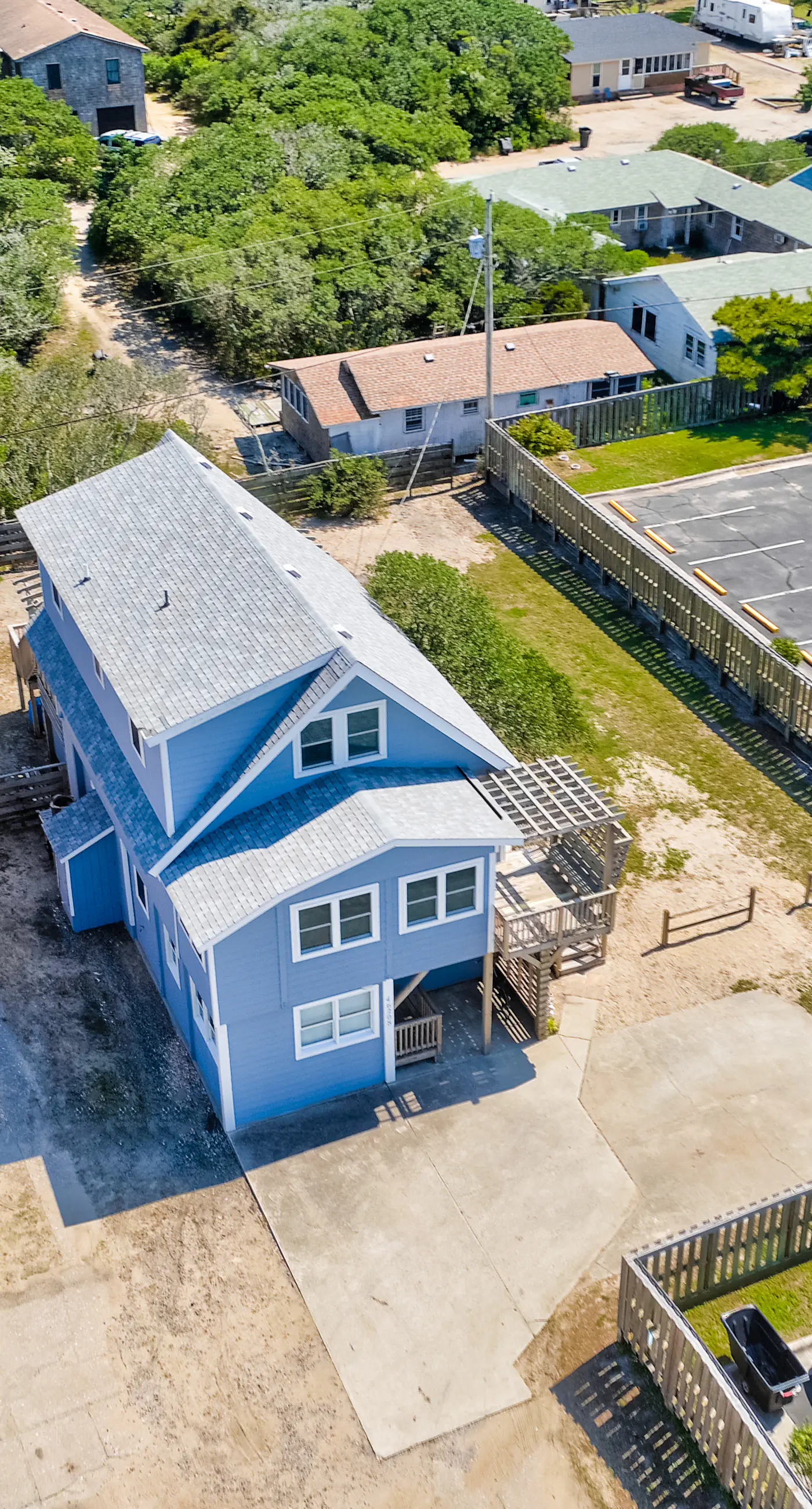 BXOR01 Holiday House