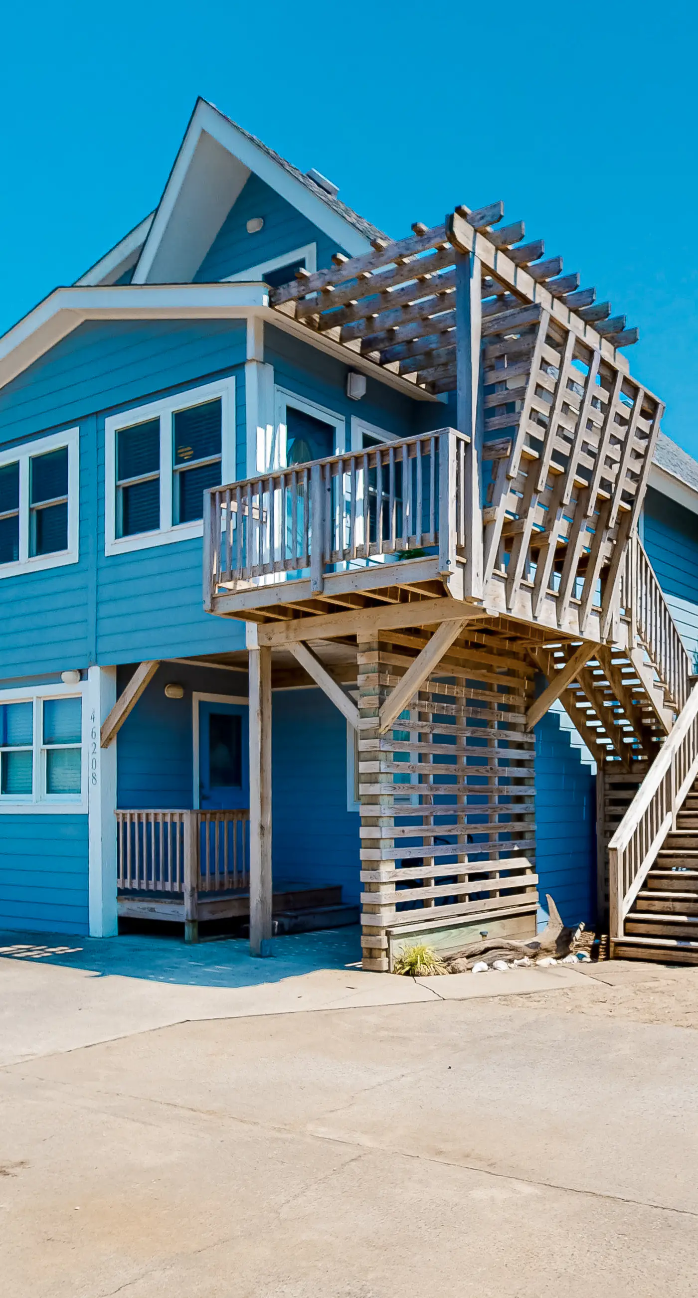 BXOR01 Holiday House