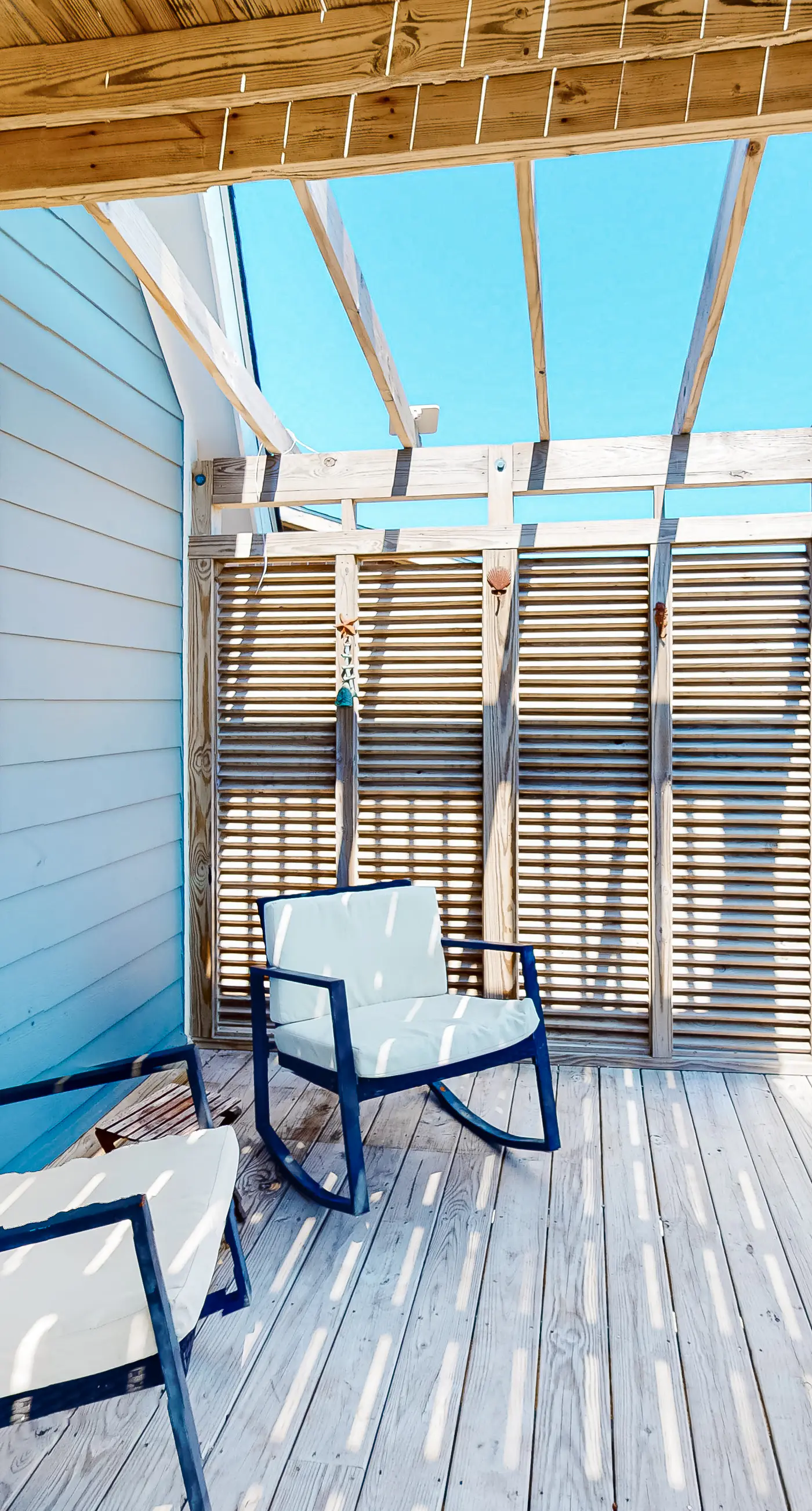 BXOR01 Holiday House